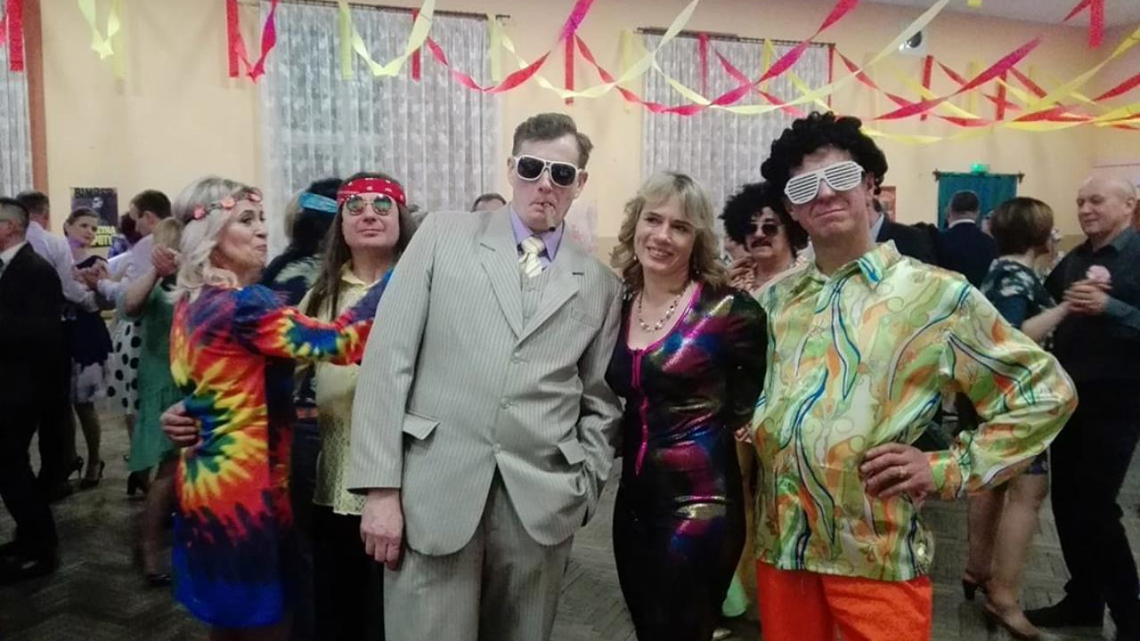 Immersyjne wydarzenie PRL Party – klimat Polski Ludowej, retro stroje i wspólna zabawa